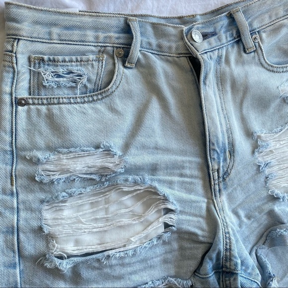 ⛄️ American Eagle Distressed Light Wash Shorts​​​​​ - Picture 7 of 7